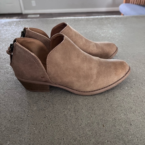 Ankle booties - Picture 2 of 3